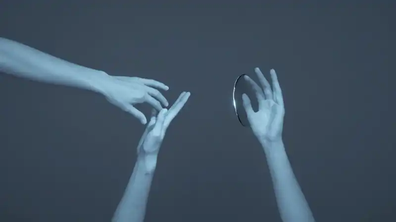 Two paths of light pull an object and dissolve a mirror